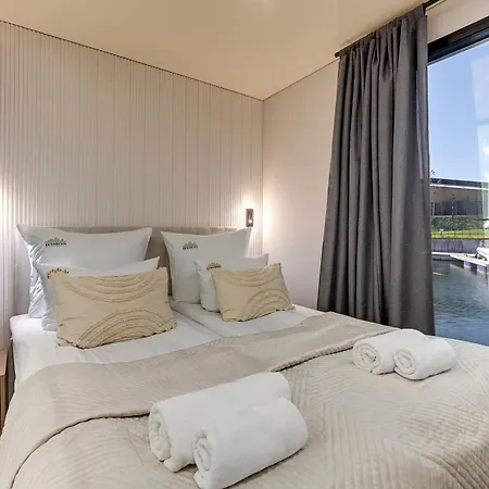 Na Wodzie - La Mare Motlava Houseboats With Sauna By Downtown *